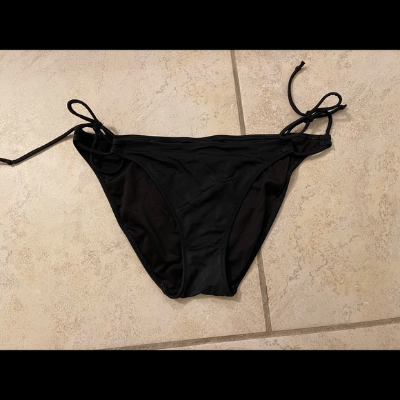 VS Black Bikini - Picture 3 of 3